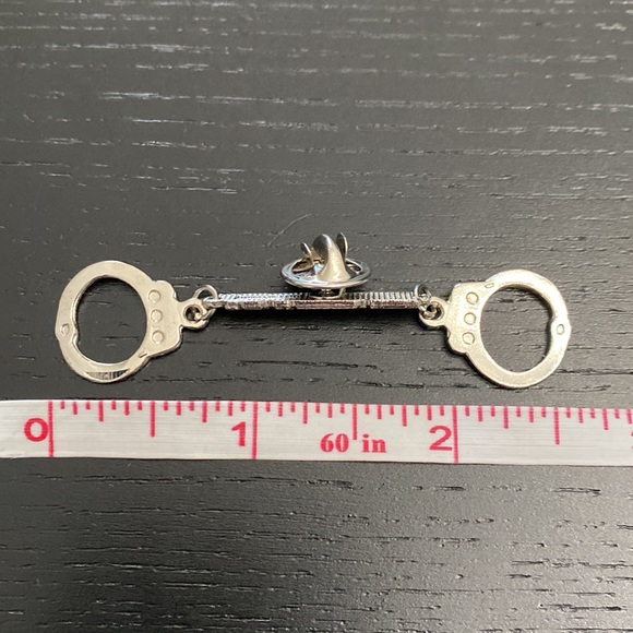 NWOT Alcatraz Prison Island Pin with Handcuffs - Picture 4 of 4